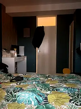 Snapshot of EmmaXXX666 chatting on December 15, 2025, 11:14 am EmmaXXX666 online show from December 15, 2025, 11:14 am