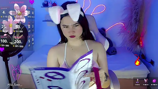 Mia foxx  online show from January 19, 2025, 12:06 am