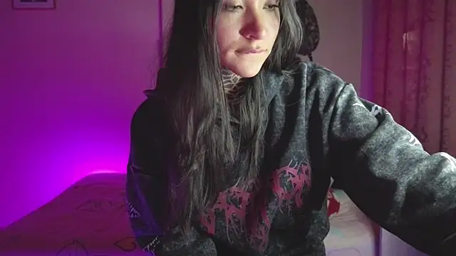 isabelle pretty online show from April 15, 2026, 11:27 pm