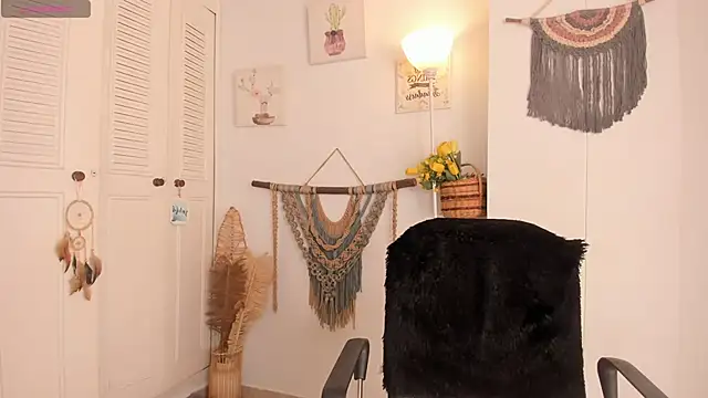 anaruiz  online show from March 14, 2026, 9:20 pm