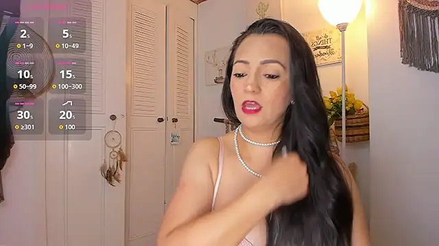 anaruiz  online show from May 30, 2026, 11:46 pm