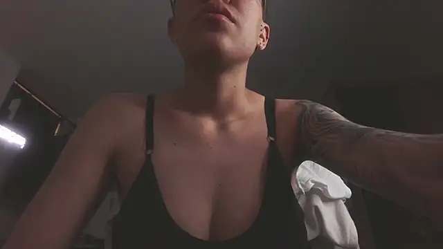 Cutie Shy  online show from April 4, 2026, 11:18 am