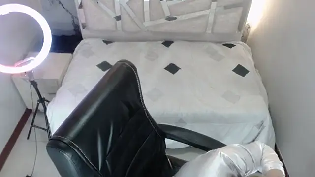 Snapshot of Salome_Milf202 chatting on December 21, 2025, 3:46 am Salome Milf202 online show from December 21, 2025, 3:46 am