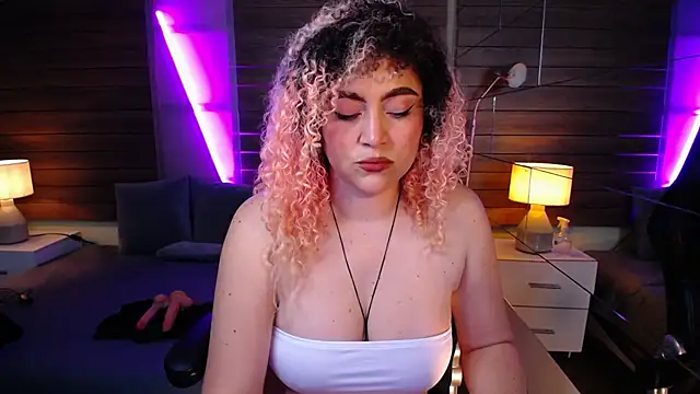 Kateryn  online show from January 28, 2025, 7:21 pm