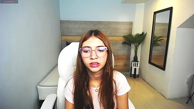 liseth fox online show from February 26, 2025, 8:22 pm