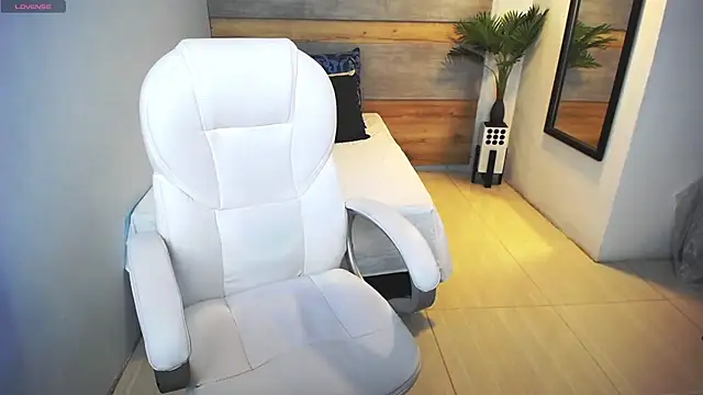 liseth fox online show from March 5, 2025, 10:21 pm