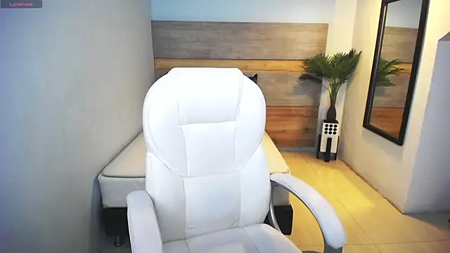 liseth fox online show from March 11, 2025, 8:31 pm