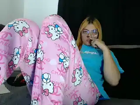 lessliee22  online show from March 3, 2025, 2:26 am