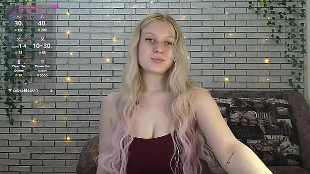 EmiliaDuchess online show from December 4, 2024, 2:26 pm