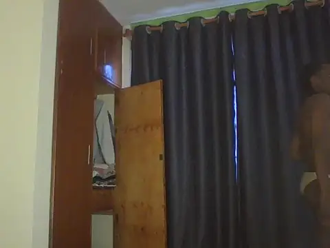 Apple bitch online show from November 14, 2025, 4:33 am