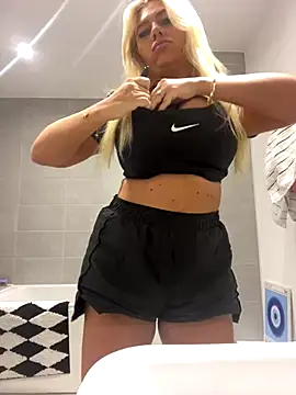 Arabellalee23 online show from December 4, 2024, 2:04 pm