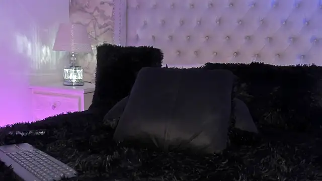 Kev jenner online show from February 7, 2025, 11:55 pm