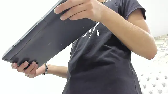 Kev jenner online show from September 20, 2025, 7:37 pm