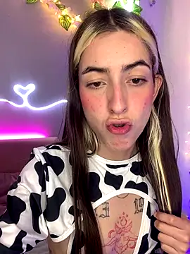 Snapshot of YouliteSllut2 chatting on December 4, 2024, 3:04 am YouliteSllut2 online show from December 4, 2024, 3:04 am