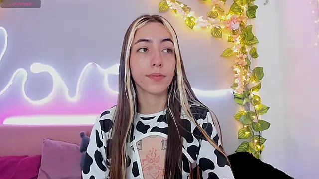 Snapshot of YouliteSllut2 chatting on December 5, 2024, 7:49 pm YouliteSllut2 online show from December 5, 2024, 7:49 pm