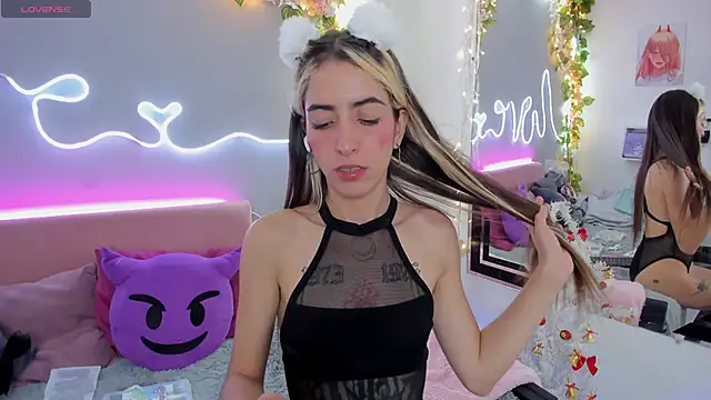 Snapshot of YouliteSllut2 chatting on December 7, 2024, 10:39 pm YouliteSllut2 online show from December 7, 2024, 10:39 pm