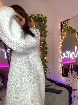 Snapshot of YouliteSllut2 chatting on December 24, 2024, 2:22 pm YouliteSllut2 online show from December 24, 2024, 2:22 pm