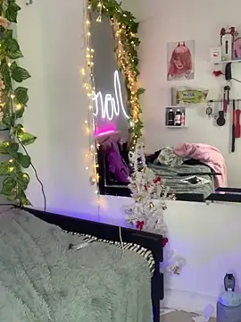 Snapshot of YouliteSllut2 chatting on December 24, 2024, 5:23 pm YouliteSllut2 online show from December 24, 2024, 5:23 pm