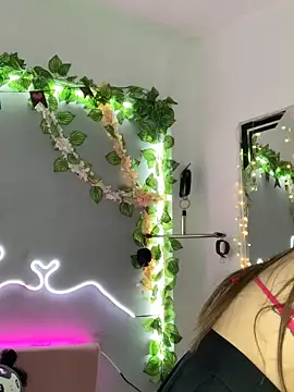 Snapshot of YouliteSllut2 chatting on February 28, 2025, 7:56 pm YouliteSllut2 online show from February 28, 2025, 7:56 pm