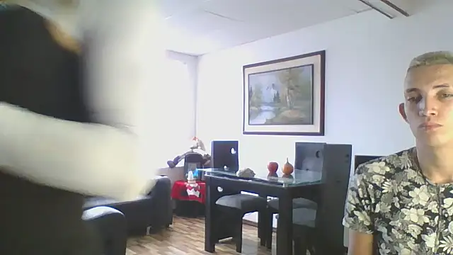 parejacaliente20154 online show from December 18, 2024, 7:52 pm