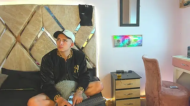 parejacaliente20154 online show from November 12, 2025, 8:59 am