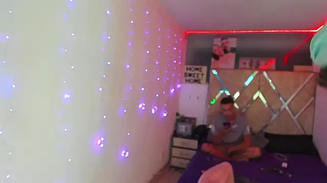 parejacaliente20154 online show from February 5, 2026, 11:04 am