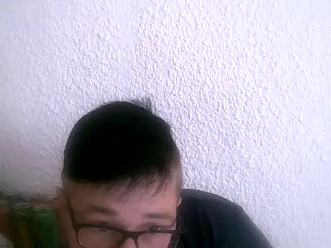 bisexualboy05 online show from September 19, 2025, 10:16 am