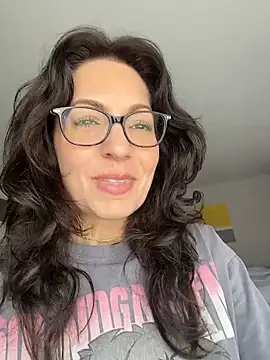 BeautifulMesss online show from April 15, 2026, 4:47 pm