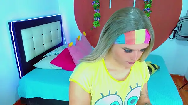 Snapshot of TaylorMon chatting on December 3, 2025, 3:43 pm TaylorMon online show from December 3, 2025, 3:43 pm