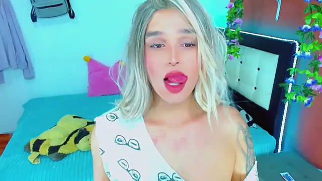 Snapshot of TaylorMon chatting on December 13, 2025, 7:53 pm TaylorMon online show from December 13, 2025, 7:53 pm