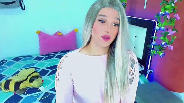 Snapshot of TaylorMon chatting on December 18, 2025, 7:09 pm TaylorMon online show from December 18, 2025, 7:09 pm