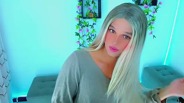 Snapshot of TaylorMon chatting on February 10, 2026, 12:48 am TaylorMon online show from February 10, 2026, 12:48 am