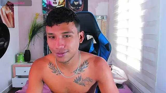 Snapshot of Backsex_boy chatting on March 11, 2025, 3:34 pm Backsex boy online show from March 11, 2025, 3:34 pm