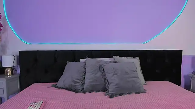 Julieta Cortes   online show from November 5, 2025, 11:54 am