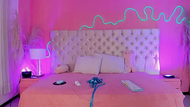 Julieta Cortes   online show from February 24, 2026, 12:14 pm