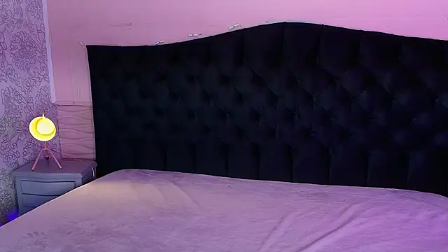 Julieta Cortes   online show from April 8, 2026, 12:05 pm