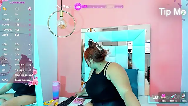Snapshot of Alanna_hot3 chatting on February 5, 2025, 8:14 pm Alanna hot3 online show from February 5, 2025, 8:14 pm