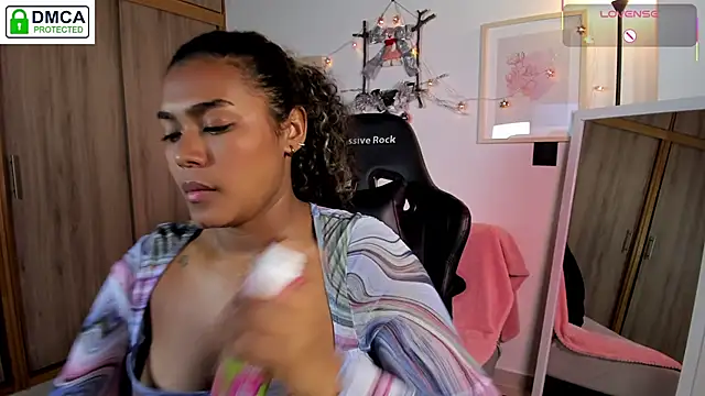 aleja montiel   online show from December 5, 2025, 12:58 pm