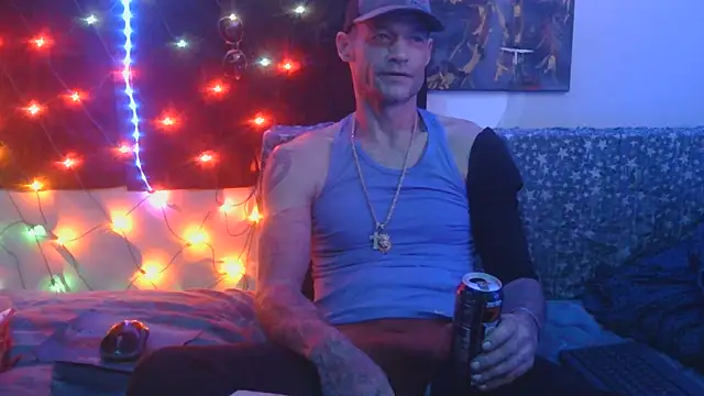 Snapshot of TheOneYouLove69 chatting on November 3, 2025, 4:47 am TheOneYouLove69 online show from November 3, 2025, 4:47 am