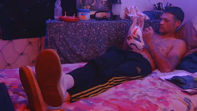 Snapshot of TheOneYouLove69 chatting on November 7, 2025, 1:16 am TheOneYouLove69 online show from November 7, 2025, 1:16 am