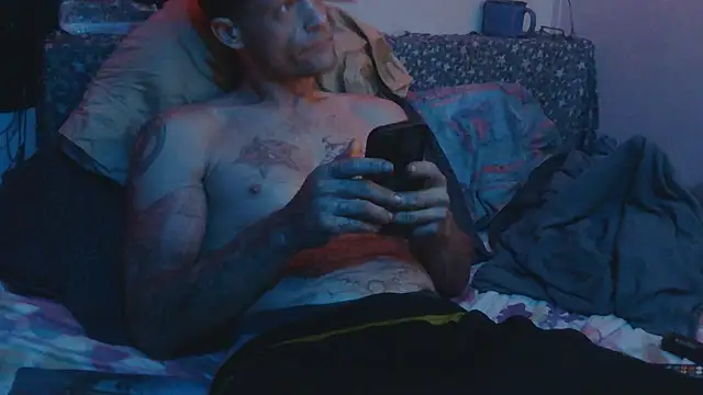 Snapshot of TheOneYouLove69 chatting on November 9, 2025, 8:18 pm TheOneYouLove69 online show from November 9, 2025, 8:18 pm