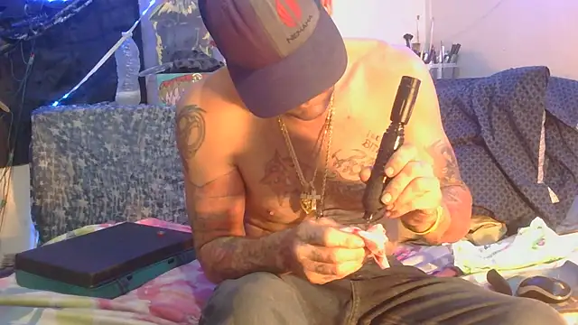 Snapshot of TheOneYouLove69 chatting on November 17, 2025, 7:14 am TheOneYouLove69 online show from November 17, 2025, 7:14 am