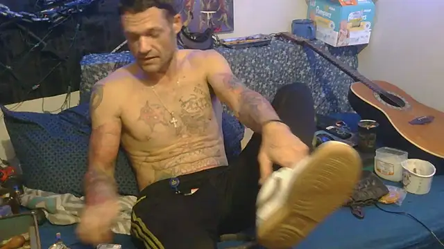 Snapshot of TheOneYouLove69 chatting on November 19, 2025, 8:36 am TheOneYouLove69 online show from November 19, 2025, 8:36 am