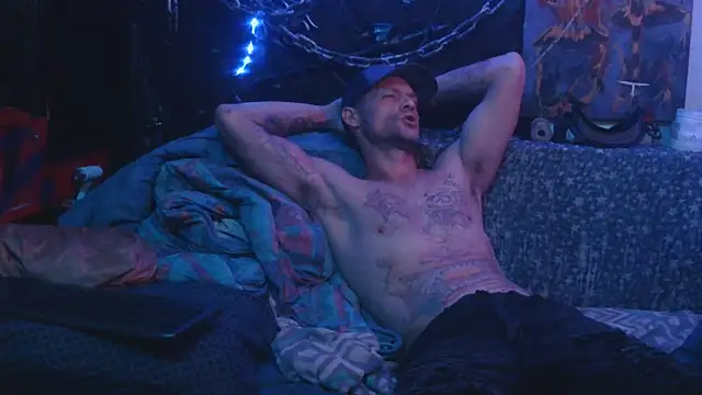 Snapshot of TheOneYouLove69 chatting on November 20, 2025, 3:18 am TheOneYouLove69 online show from November 20, 2025, 3:18 am