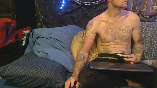 Snapshot of TheOneYouLove69 chatting on November 20, 2025, 9:14 pm TheOneYouLove69 online show from November 20, 2025, 9:14 pm