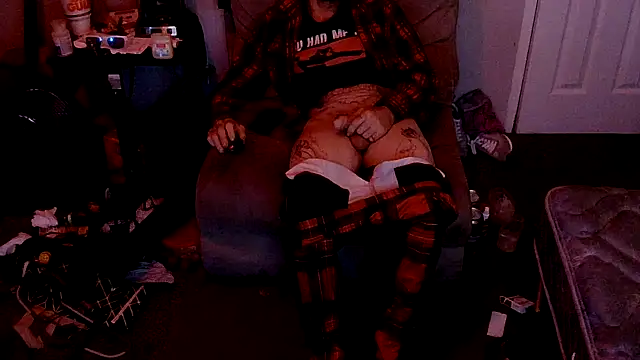 Snapshot of TheOneYouLove69 chatting on January 14, 2026, 8:09 am TheOneYouLove69 online show from January 14, 2026, 8:09 am