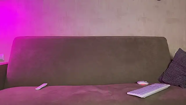 Snapshot of weshycouple chatting on February 13, 2026, 7:10 pm weshycouple online show from February 13, 2026, 7:10 pm