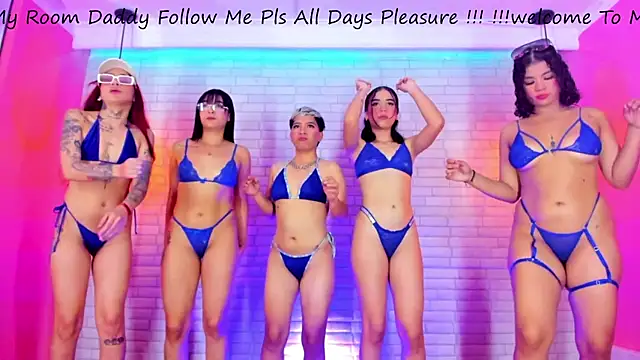 Snapshot of GIRLS_DIRTY_XTREME chatting on January 15, 2025, 4:00 pm GIRLS DIRTY XTREME online show from January 15, 2025, 4:00 pm