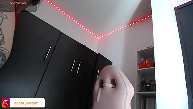 NewAgatha Bolton online show from March 1, 2025, 2:44 pm