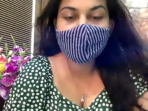 HaaniKaur online show from March 11, 2025, 7:58 am